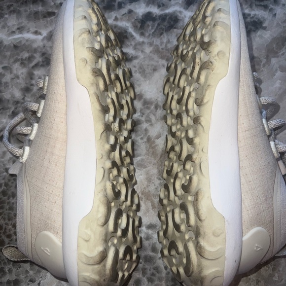 COPY - Women's Trail Runners SWT : 7.5 | CREAM / BEIGE | ONLY WORN TWICE - Picture 8 of 9